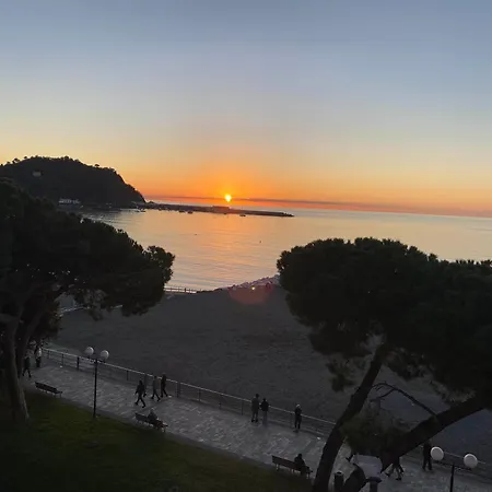 Sestri Sul Mare Mariuccia アパート
